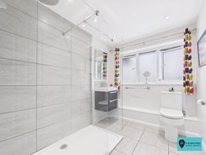Ensuite- click for photo gallery